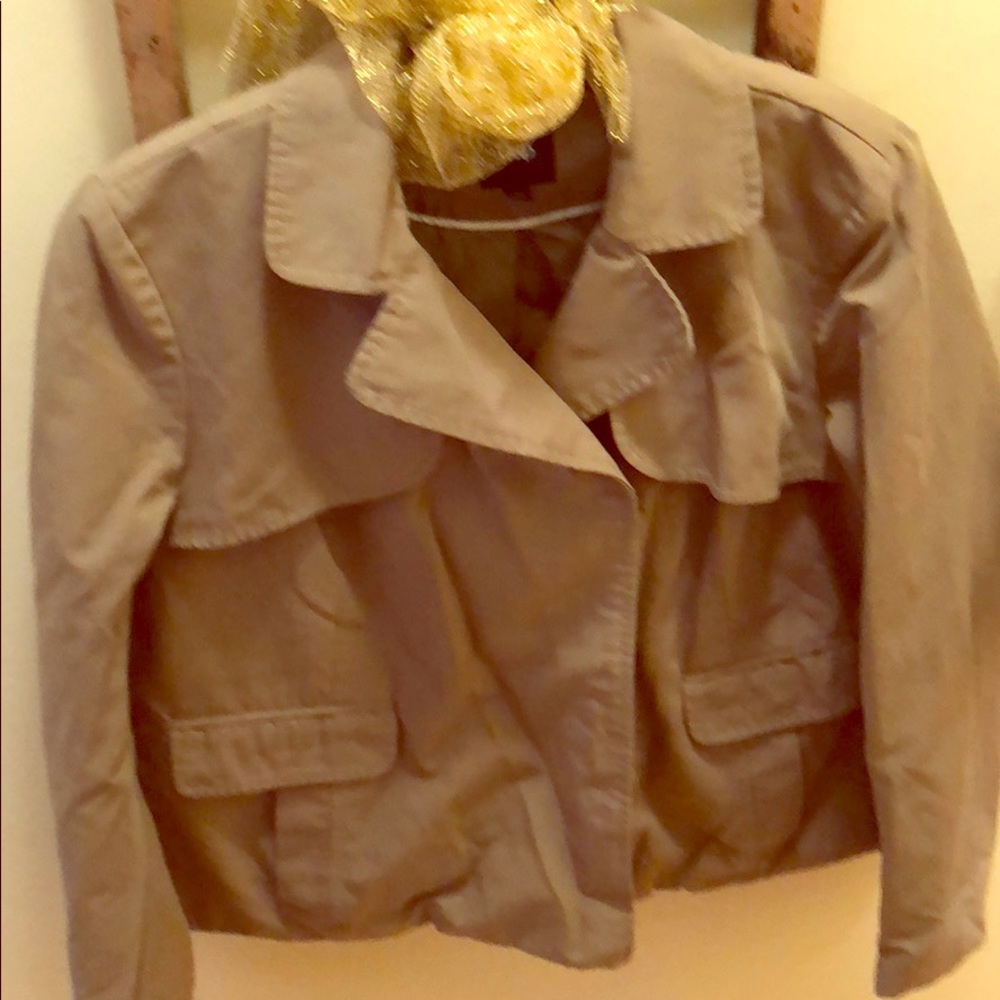 Adorable preppy gap blazer with sweet details